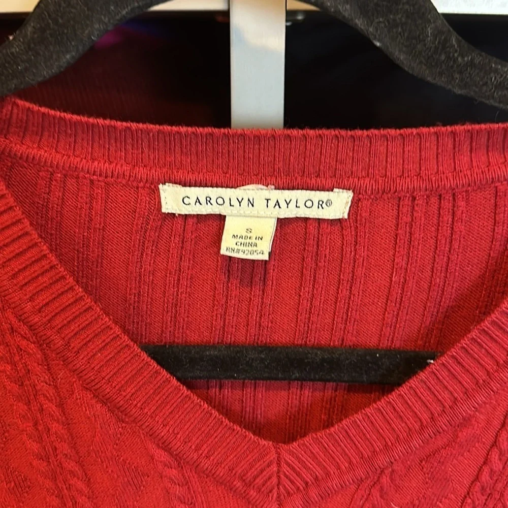Carolyn Taylor maroon 3/4 sleeve v neck cable knit sweater size S